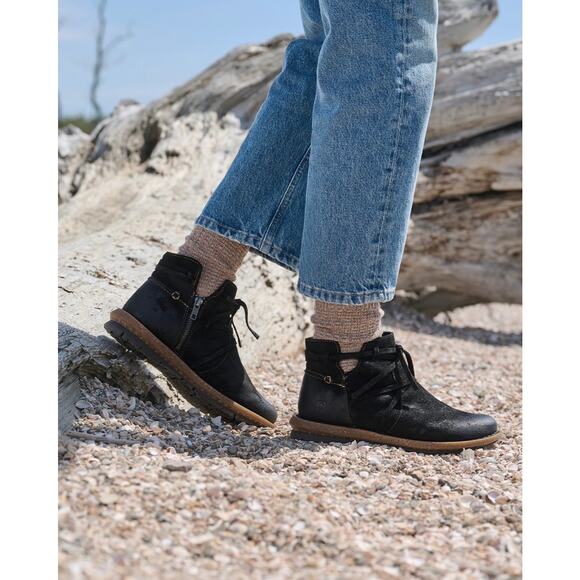 Born Women’s Tarkiln Black Suede Leather Ankle Boots Booties Strap Laces Size 9 - Picture 2 of 12